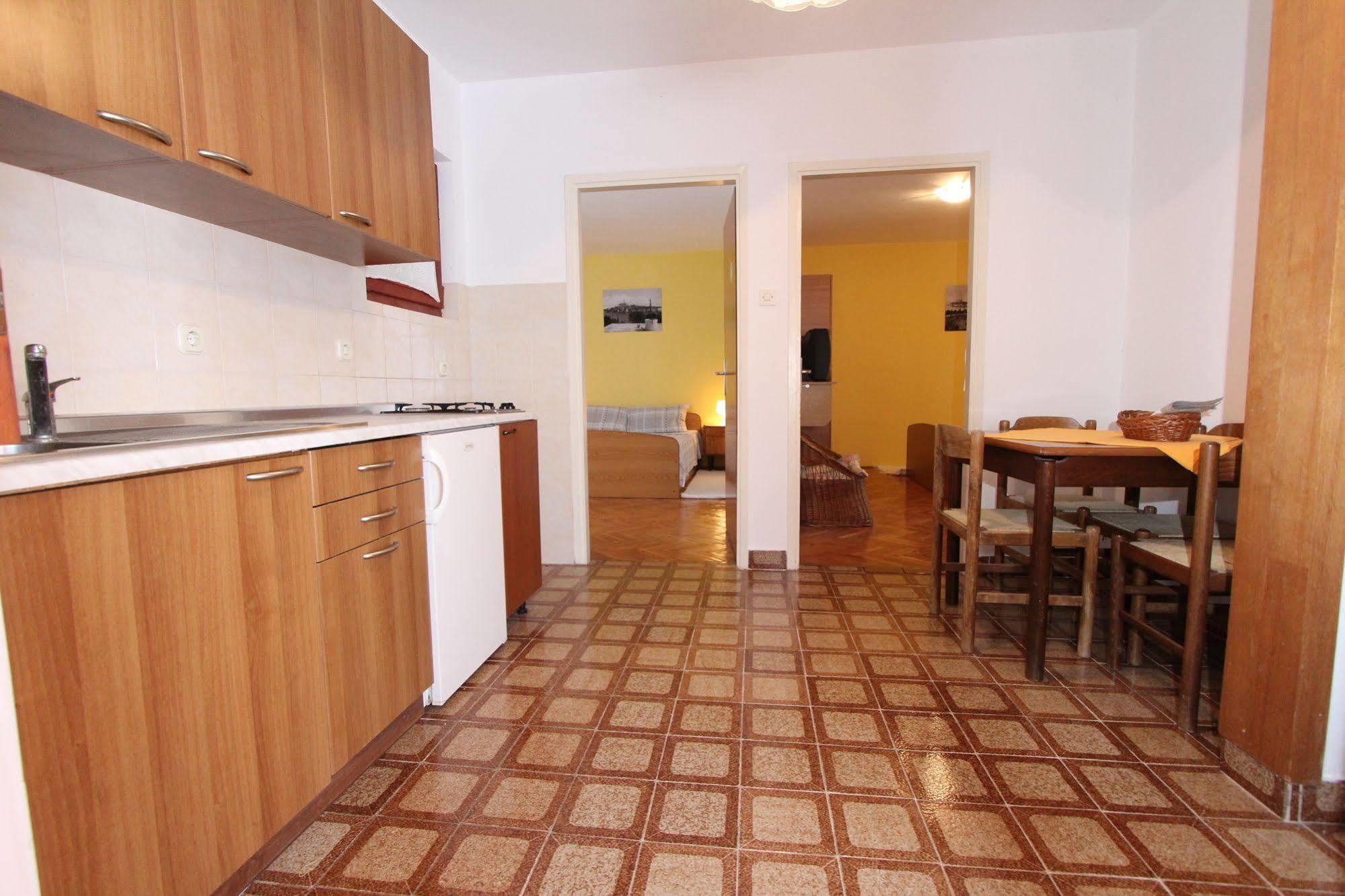Apartments Tara โรวีน ภายนอก รูปภาพ